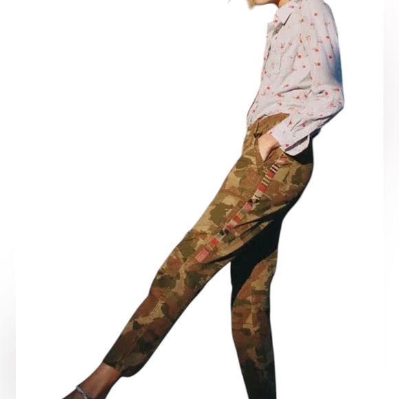 Anthropologie Wander Camo Pants - Picture 3 of 6